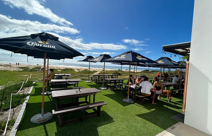PiliPili beachfront restaurant and bar overlooking Kabeljauws Beach in Jeffreys Bay